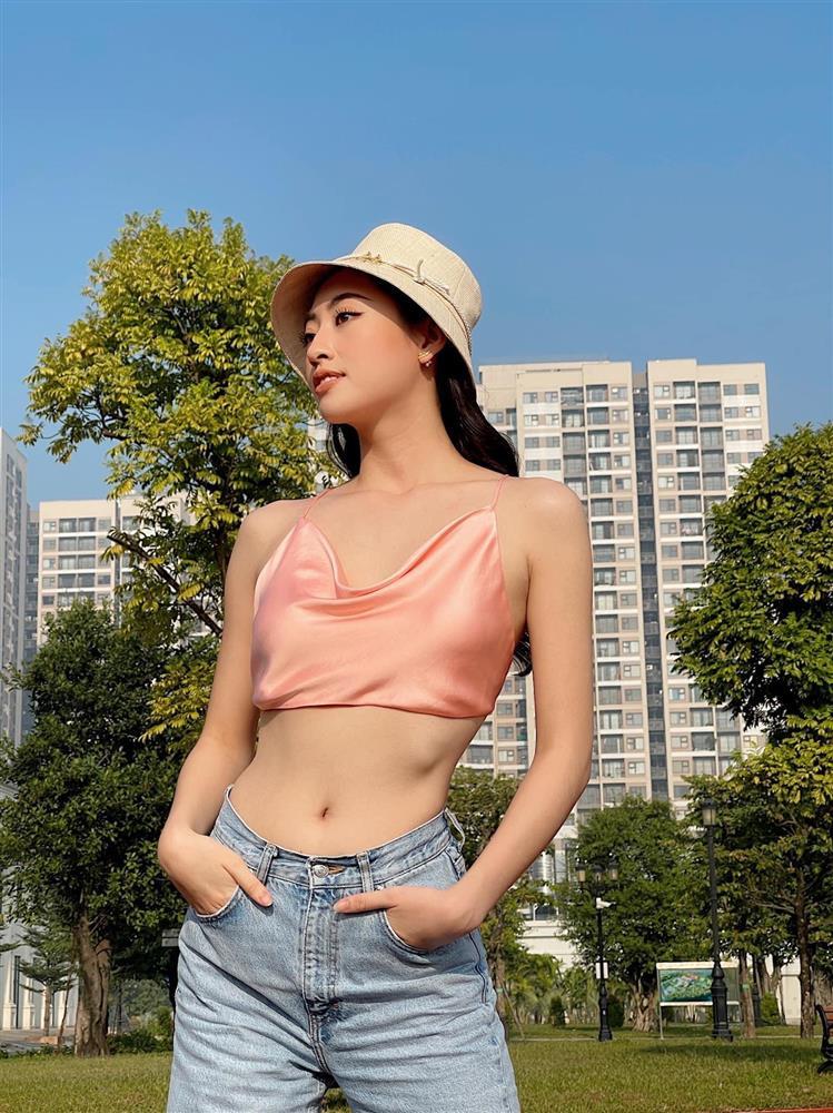 Ăn diện mát mẻ, Lương Thùy Linh gây hốt hền vì vòng 2 trơ xương-2