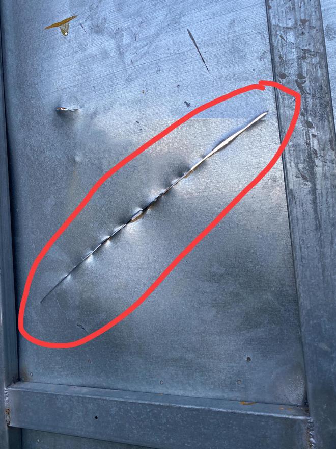 Clip: Tịnh thất Bồng Lai bị kẻ lạ chém tan chuông cửa, vỡ bay cổng-2