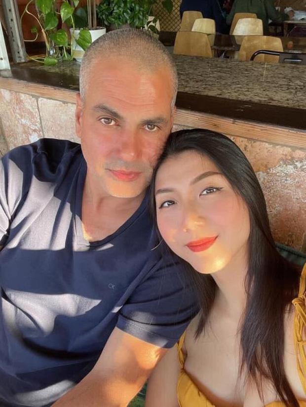 Mẹ đơn thân Ngọc Quyên hóa ra đã có bạn trai Tây 3 năm?-4