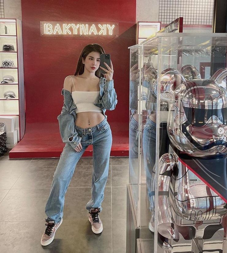 Diệp Lâm Anh chăm khoe vòng 1 bức thở sau tin đồn ly hôn-8