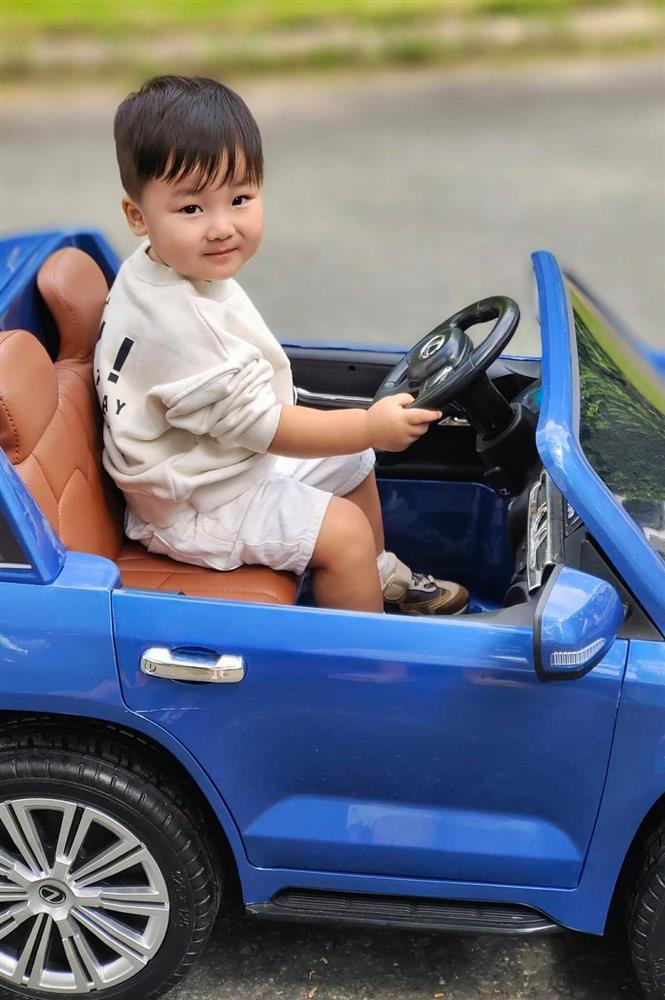 Con trai Hòa Minzy quyết không cho mẹ yêu bố, lý do là gì?-5