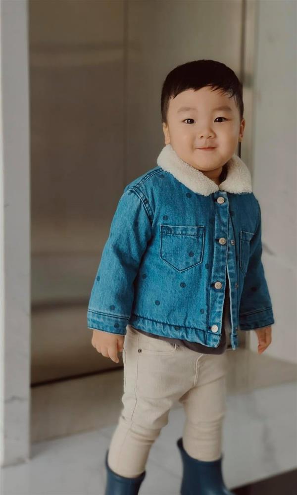 Con trai Hòa Minzy quyết không cho mẹ yêu bố, lý do là gì?-4