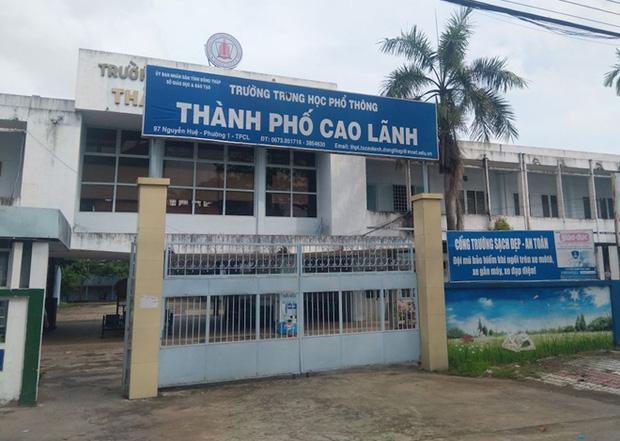 SỐC: Dạy online thầy giáo Đồng Tháp chia sẻ nhầm clip nóng-2