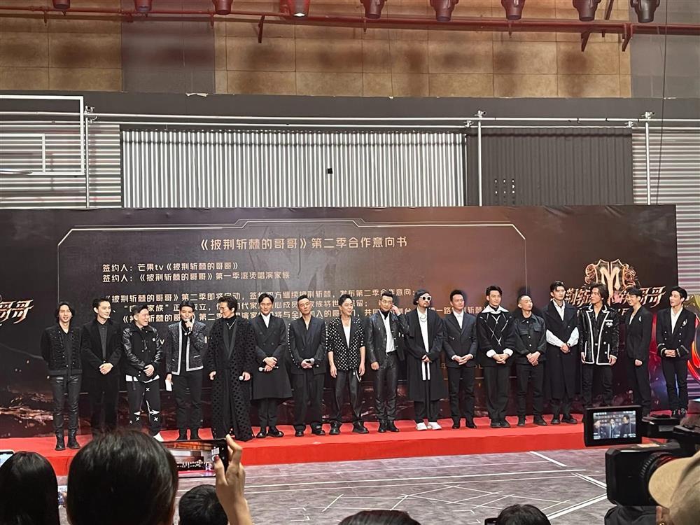 Trần Tiểu Xuân, Triệu Văn Trác tham gia nhóm nhạc 17 thành viên-8