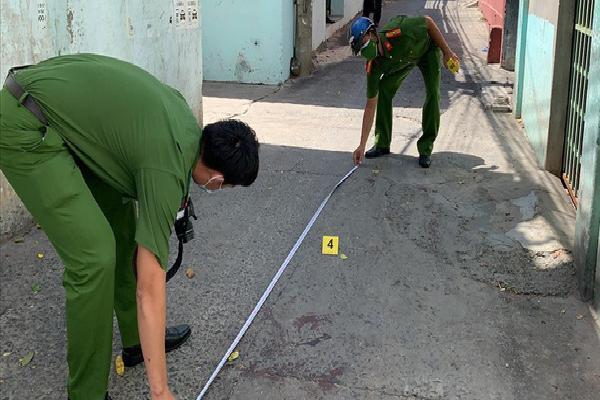 NÓNG: Đâm vợ tử vong, bố vợ trọng thương tại trụ sở TAND huyện Lục Ngạn-1