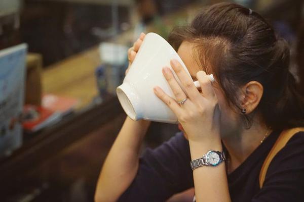 Thích phở nhưng không ăn được thịt bò, cô gái gọi đúng 2 thứ ngỡ ngàng-2