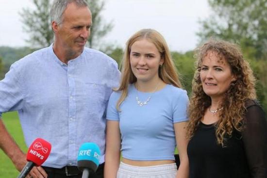 2 cô gái thoát nạn trên biển nhờ lẩm nhẩm nhạc Taylor Swift