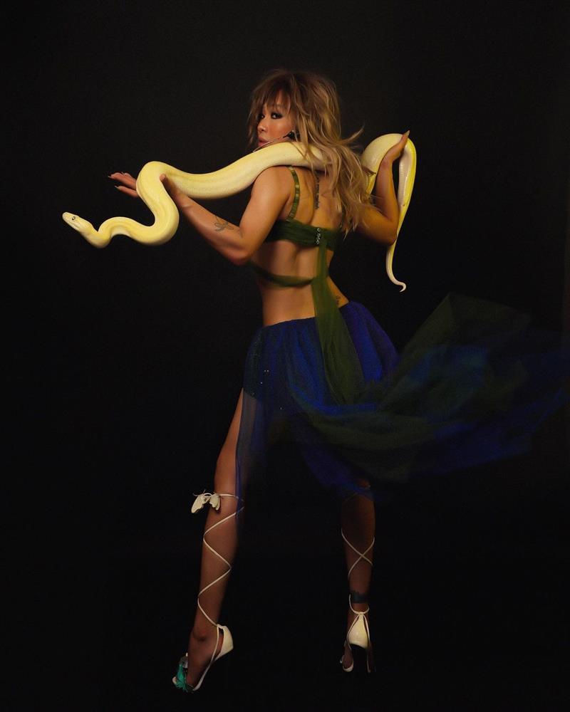 Halloween của sao Việt (p2): Hoàng Ku biến thành Britney Spears cực khét-11