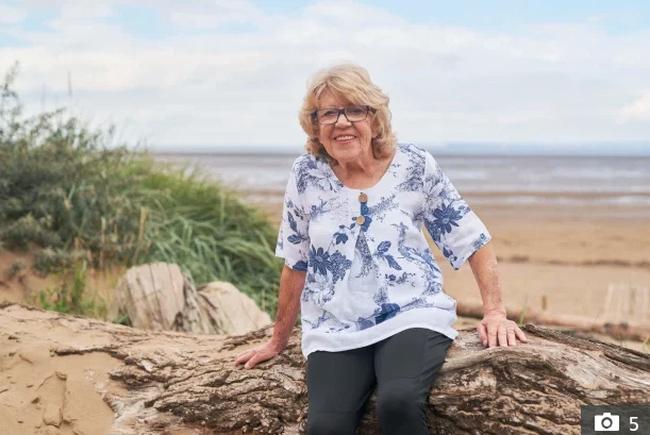 Chuyện tình qua mạng của cụ bà 82 và chàng trai kém 46 tuổi-1