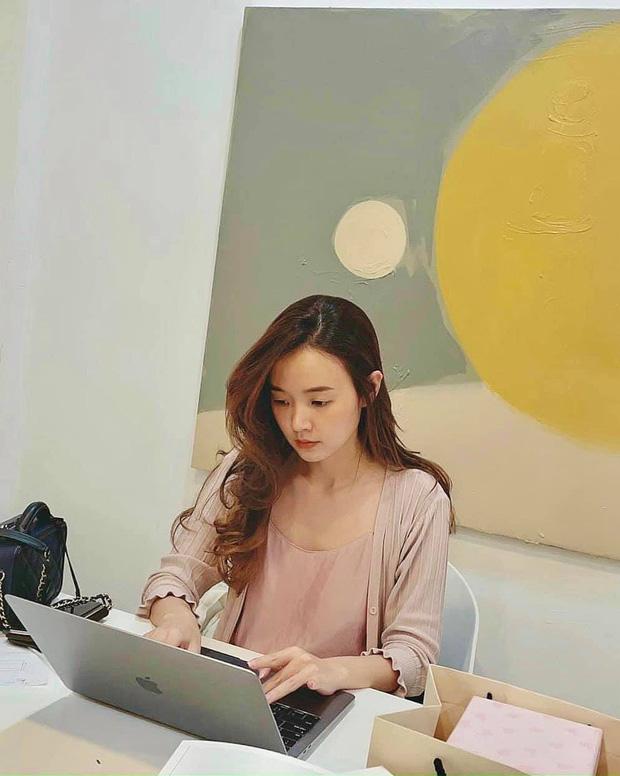 Hậu bán 21 lô đất, Midu khoe không gian công ty riêng nhìn là thấy giàu!-2