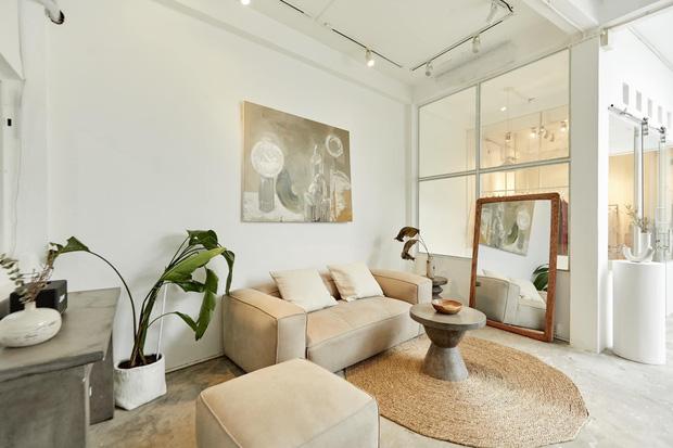 Hậu bán 21 lô đất, Midu khoe không gian công ty riêng nhìn là thấy giàu!-3