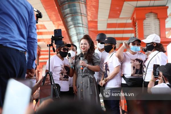 Chiêm ngưỡng 2 nhẫn to như hột mít của CEO Phương Hằng-6