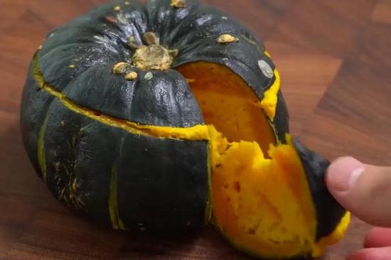 Cách làm bánh trứng bí ngô cho đêm Halloween