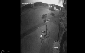 Hết giãn cách tụ tập nhậu, đối tượng châm lửa đốt xe bạn-1