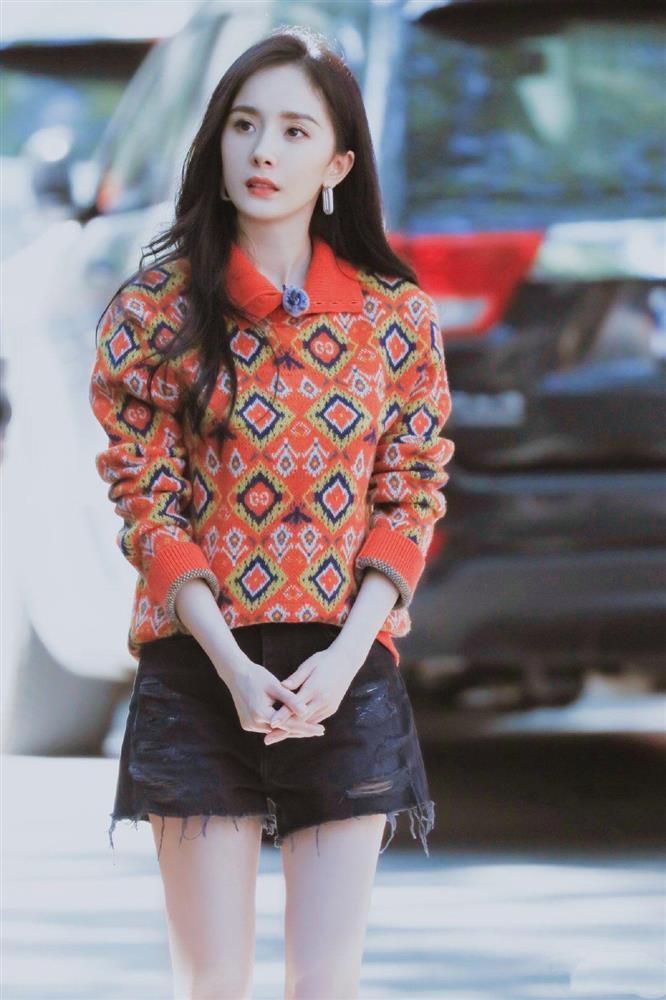 Tủ đồ mùa đông xinh yêu như gái 20 của Dương Mịch-6