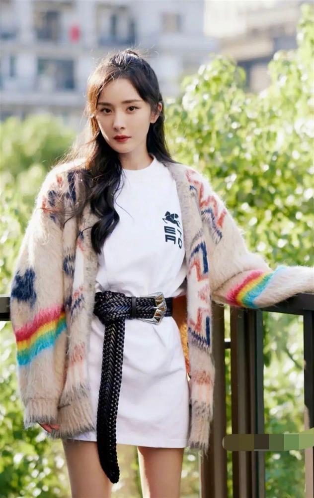 Tủ đồ mùa đông xinh yêu như gái 20 của Dương Mịch-8