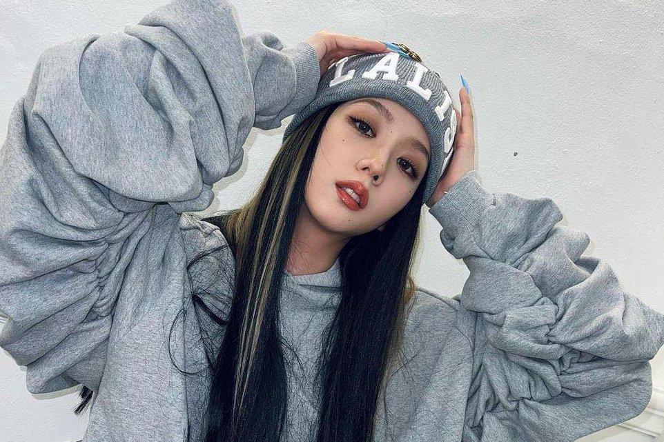 BLACKPINK Lisa nghi yêu loạt nam thần, BTS tới Thái Từ Khôn-20