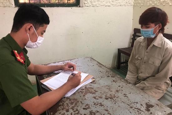 'Chôm' đồ bị phát hiện, tên trộm cầm búa đập nát mặt chủ nhà