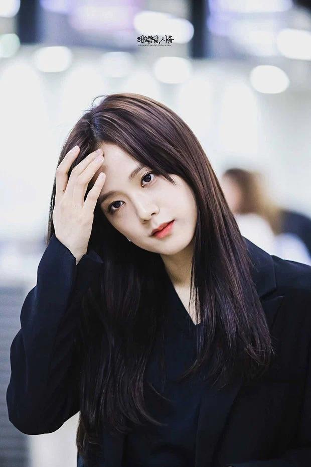Jisoo và Tzuyu đổi gió style soái tỷ: Ai khí chất hơn?-4