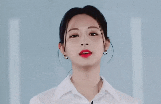 Jisoo và Tzuyu đổi gió style soái tỷ: Ai khí chất hơn?-1