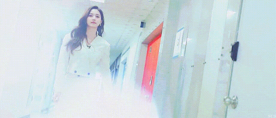 Jisoo và Tzuyu đổi gió style soái tỷ: Ai khí chất hơn?-2