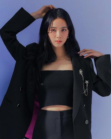 Jisoo và Tzuyu đổi gió style soái tỷ: Ai khí chất hơn?-5