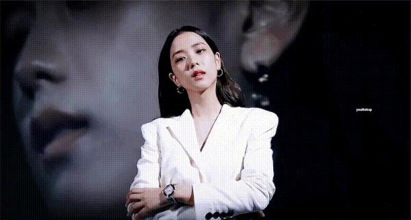 Jisoo và Tzuyu đổi gió style soái tỷ: Ai khí chất hơn?-7