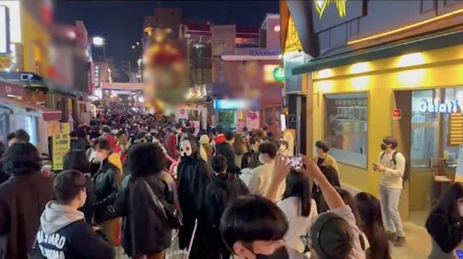 1 khu ở Seoul đông đến nghẹt thở trong đêm Halloween-4