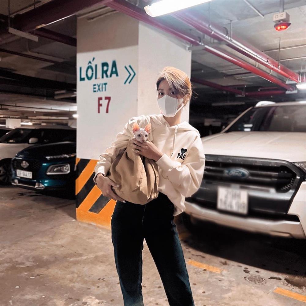 Xả ảnh sexy ở nhà tắm, Khả Ngân lộ hint ở cùng Thanh Sơn?-11