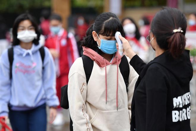 NÓNG: Học sinh một số khối lớp ở Hà Nội đi học lại từ 8/11-1