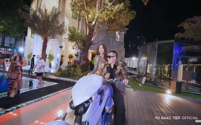 Vũ Khắc Tiệp: Chiếc xe này rẻ lắm, có 2 tỷ, bằng bữa ăn sáng của tôi thôi-1