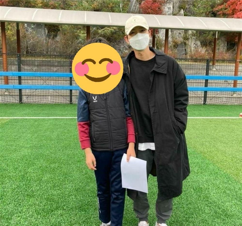 Song Joong Ki làm gì vào ngày kỷ niệm cưới Song Hye Kyo?-1