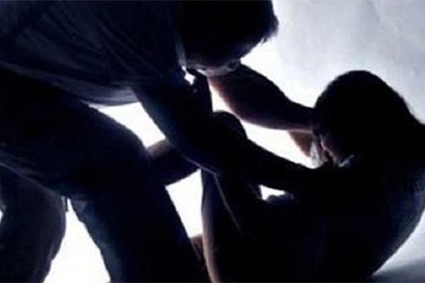 Bé gái kể chuyện khủng kiếp với bà bán nước, bố đẻ sau đó bị bắt-1