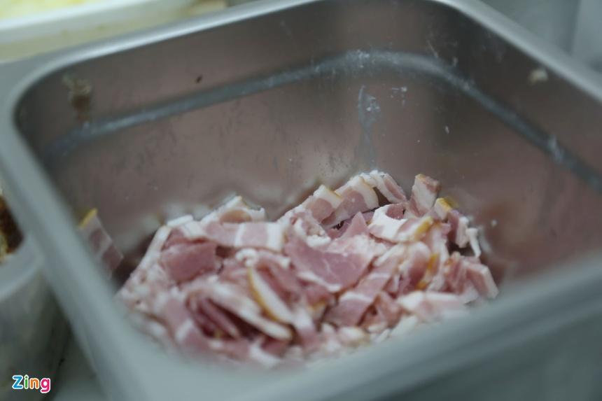 Tranh cãi về quán bánh mì bán thịt sống ở Hà Nội-2