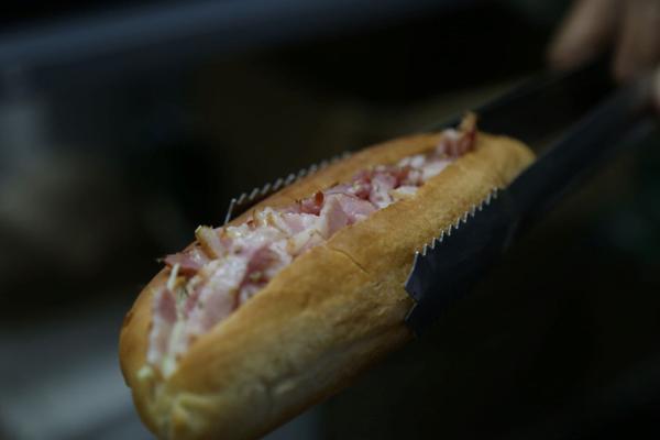 Tờ báo danh tiếng gọi bánh mỳ Việt Nam là đối thủ hamburger Mỹ-2