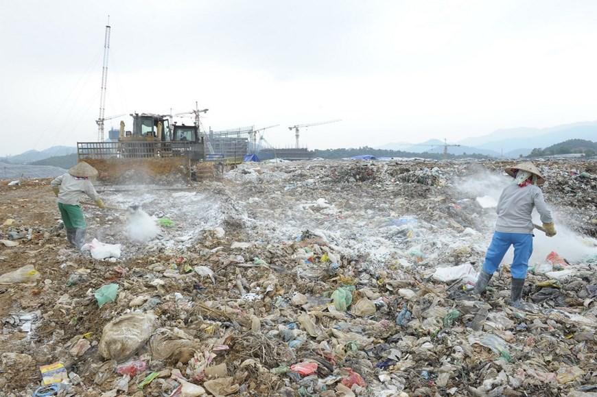 Bãi rác lớn nhất Hà Nội tạm dừng nhận rác vì lo ngại chất thải-1