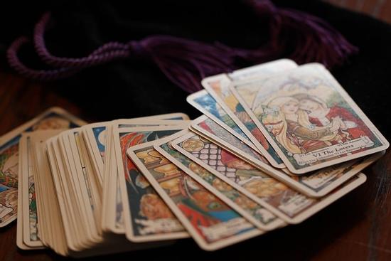 Bói bài Tarot thứ 4 ngày 20/04/2022: Gặp toàn rắc rối trời ơi đất hỡi