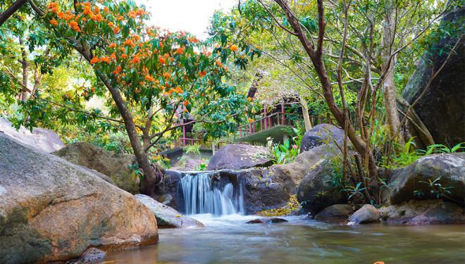 Những con suối đẹp như mơ tại Đà Nẵng không thể bỏ qua - 2sao
