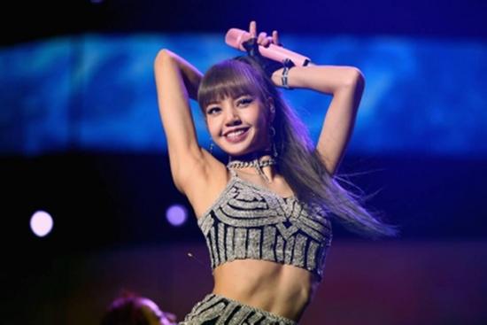 Lisa vung TIỀN căng thật, BLACKPINK hay TWICE đều 'hít khói'