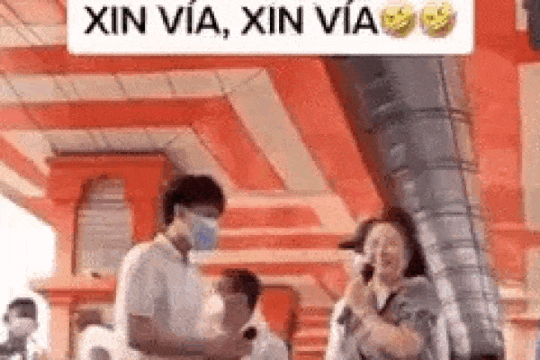 Clip: Thanh niên xin vía kim cương 'hột mít', bà Phương Hằng cười tít