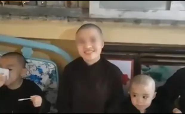 Clip ông Lê Tùng Vân và học trò lên đồn công an đòi Diễm My-2