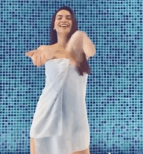 Hà Hồ nghiện áo choàng tắm: Check-in khắp nơi, rủ cả con chụp chung-4