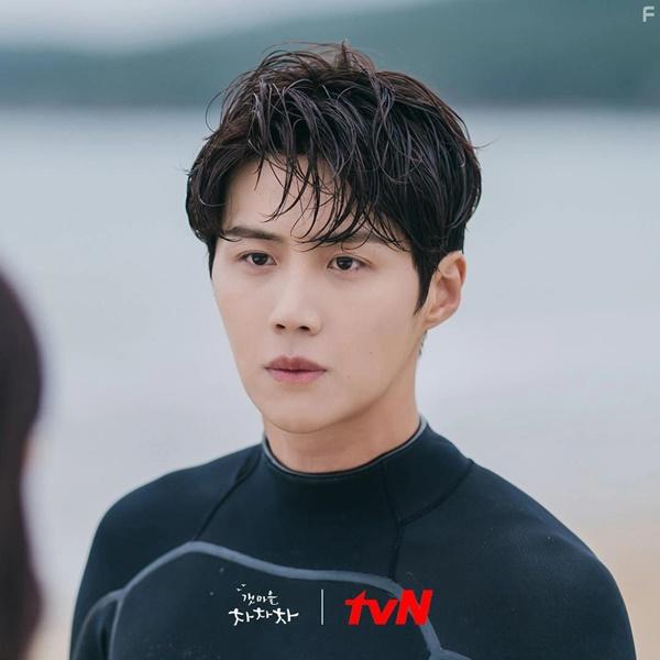 Cú lội ngược dòng nhanh chưa từng thấy ở showbiz Hàn-3