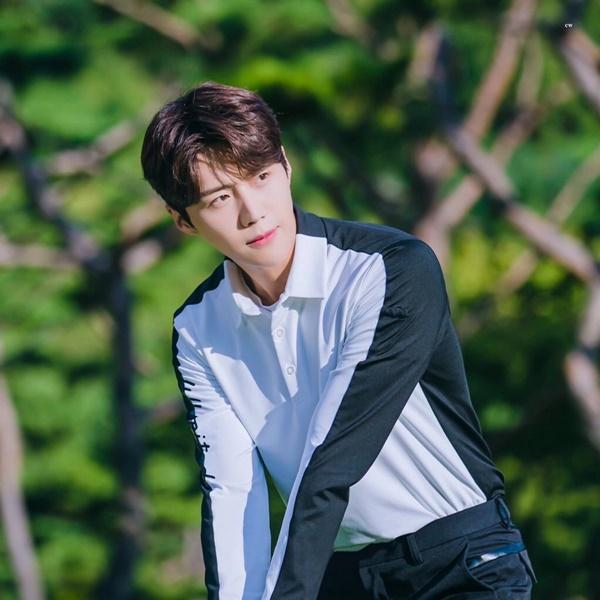 Cú lội ngược dòng nhanh chưa từng thấy ở showbiz Hàn-4