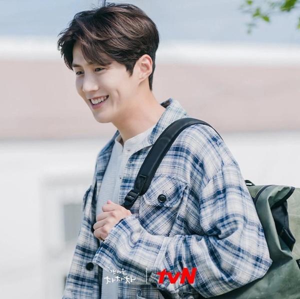 Cú lội ngược dòng nhanh chưa từng thấy ở showbiz Hàn-5