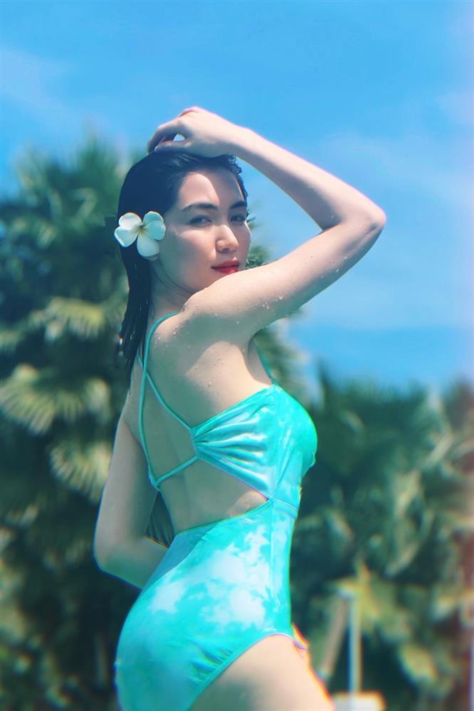 Hòa Minzy mặc bikini mướt mát vẫn than thở xuống cấp sau sinh-3