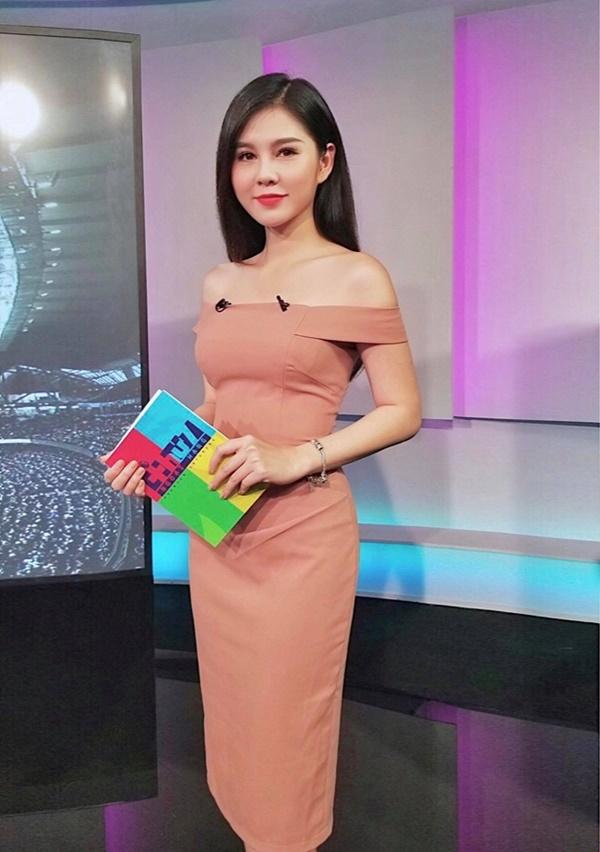 Thu Hoài là MC thể thao nổi tiếng. Khi lấn sân diễn xuất, cô tham gia nhiều bộ phim như Chỉ Có Thể Là Yêu, Hương Ngọc Lan, Chuyện Chúng Mình, Cầu Vồng Tình Yêu, Người Phán Xử, Ghét Thì Yêu Thôi, Yêu Thì Ghét Thôi và mới đây nhất là Mùa Hoa Tìm Lại.