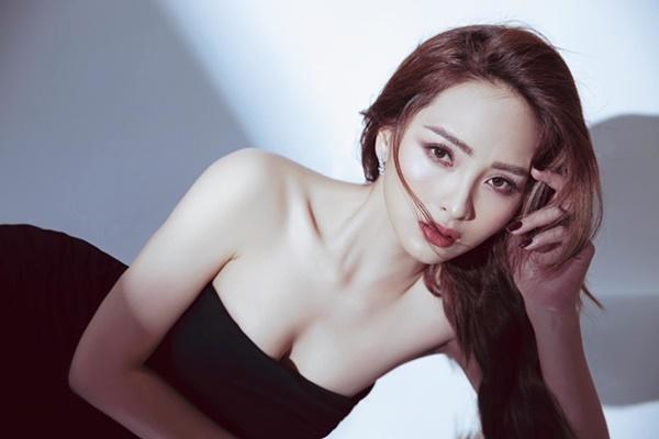 MC Mù Tạt cho biết, nhân vật Trang trong 11 Tháng 5 Ngày có nhiều phân cảnh diễn nội tâm, đây cũng là một thử thách đối với cô. Ngoài ra, cô và Thanh Sơn cũng có một cảnh quay thân mật.