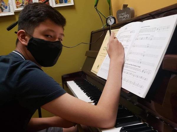 Con trai Quang Dũng - Jennifer Phạm cao áp đảo bố ở tuổi 13-6