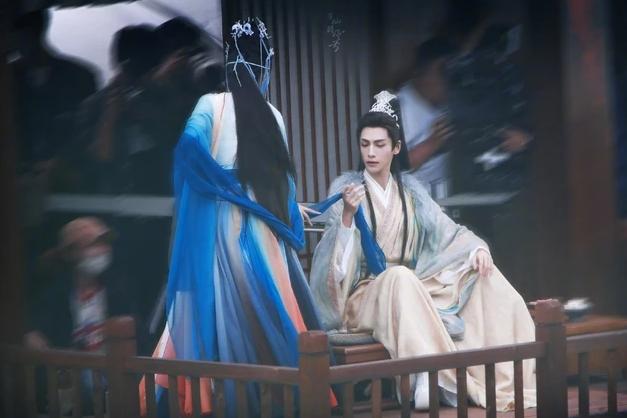 Hậu bị đấm nhập viện, La Vân Hi khí chất ngời ngời bên Bạch Lộc-2